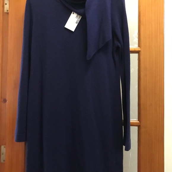 Love ❤️ Moschino Wool Dress - Picture 2 of 16